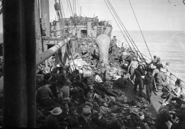 ww2_soldiers_on_the_ship_thurland_castle_after_the_evacuation_of_greece-_april_1941-