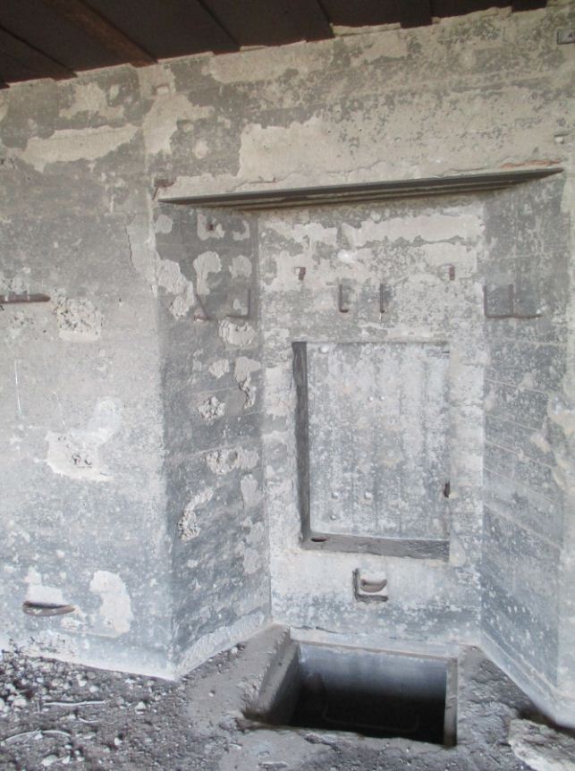 Entry to the lower level