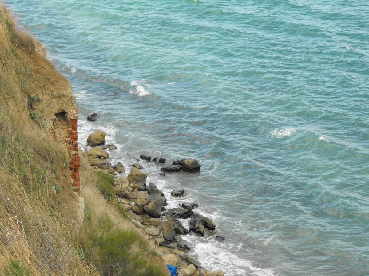 ΚΑΡΑΜΠΟΥΡΝΟΥ - Εξοδος προς θαλασσα .