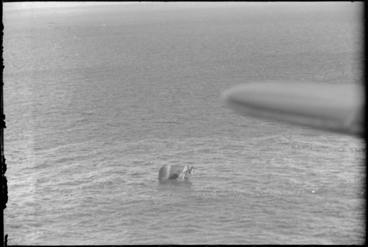 Another photo taken by a German plane, I guess from an Arado 196 seaplane. An hour after the attack, the Sportsman emerged again in the depths of a periscope and carried out another torpedo attack because the ship, although it seemed broken in the middle, had not sunk. He saw 3 Arado 196 seaplanes and five Junkers 52 searching the area from the air
